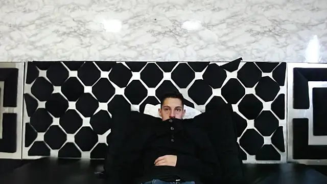 Snapshot of thiago19s chatting on 03.04.25 thiago19s online show from 03.04.25