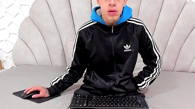 Snapshot of thiago19s chatting on 03.12.25 thiago19s online show from 03.12.25