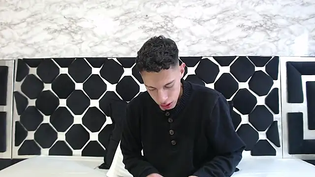 Snapshot of thiago19s chatting on 03.14.25 thiago19s online show from 03.14.25