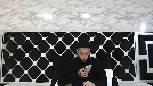 Snapshot of thiago19s chatting on 03.14.25 thiago19s online show from 03.14.25