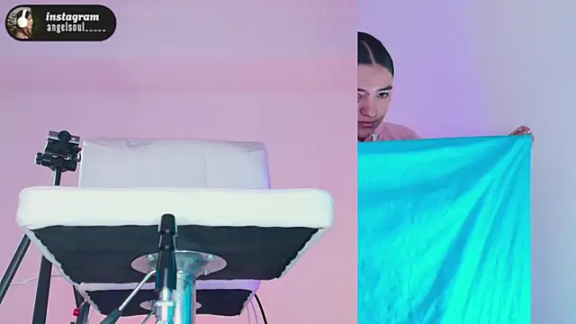 Angelst   online show from 11.21.25