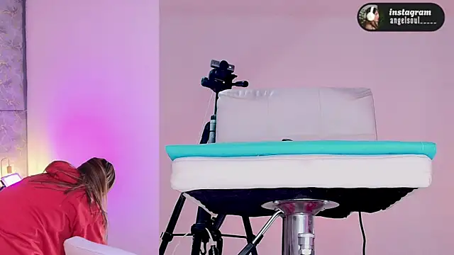 Angelst   online show from 02.13.26