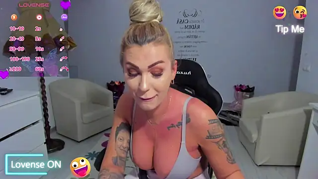 GlossyDiamondX online show from 04.01.26