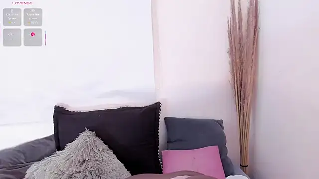 Aishaza1 online show from 12.21.25