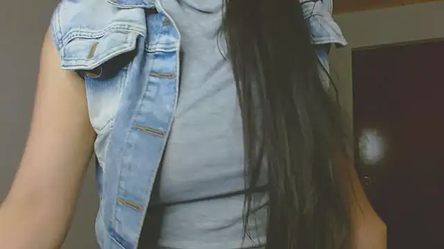 Snapshot of ella_peck chatting on 10.05.25 ella peck online show from 10.05.25