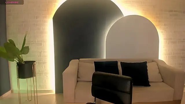 MollySundersX online show from 12.04.25