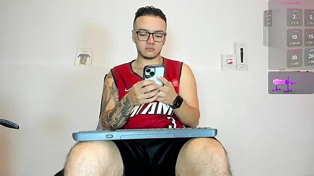 Snapshot of male_pussy chatting on 02.25.25 male pussy online show from 02.25.25