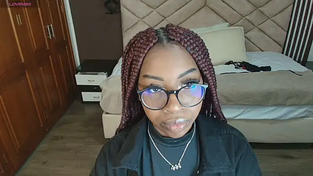 Raquel jones online show from 01.06.25