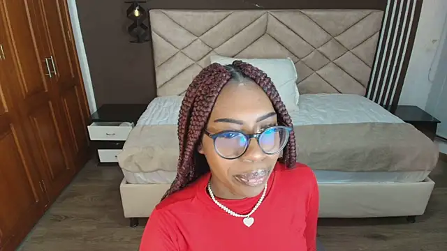 Raquel jones online show from 01.12.25