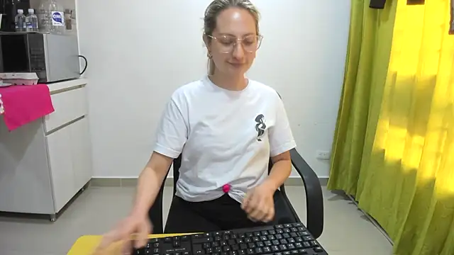 Snapshot of Adele_johnsonn1 chatting on 01.17.25 Adele johnsonn1 online show from 01.17.25