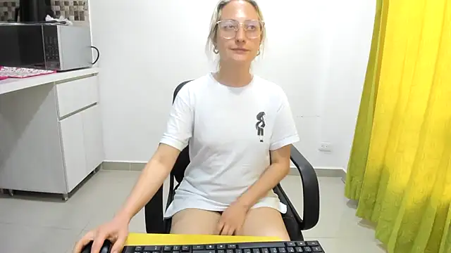 Snapshot of Adele_johnsonn1 chatting on 02.28.25 Adele johnsonn1 online show from 02.28.25