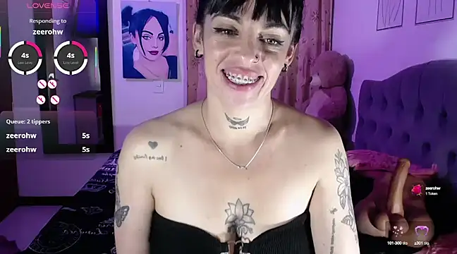 Snapshot of violett_honney chatting on 03.13.25 violett honney online show from 03.13.25