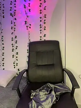 Snapshot of Grecia_21 chatting on 12.19.24 Grecia 21 online show from 12.19.24