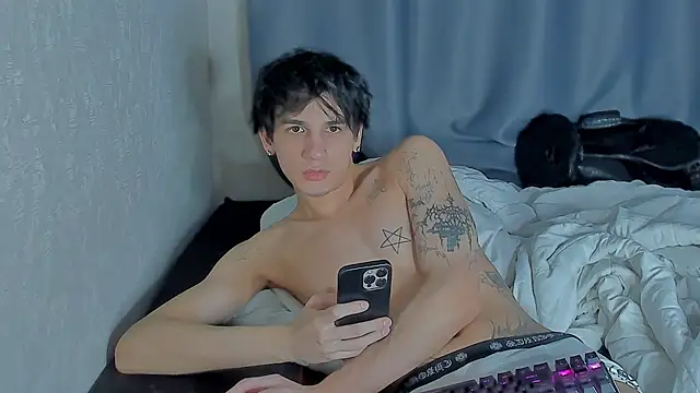 Snapshot of MarkBrowniii chatting on 11.04.25 MarkBrowniii online show from 11.04.25