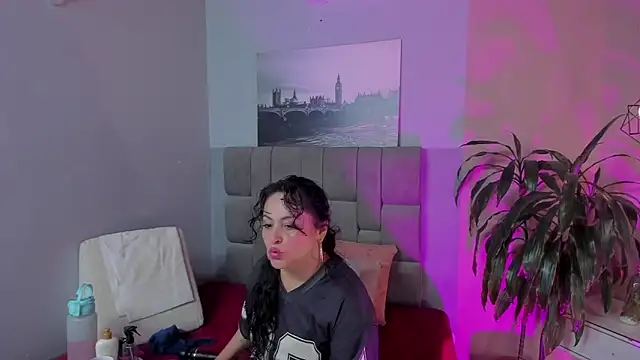 Snapshot of hanny_milf chatting on 07.18.26 hanny milf online show from 07.18.26