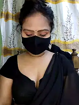 Snapshot of Idhika_Paul chatting on 02.08.25 Idhika Paul online show from 02.08.25