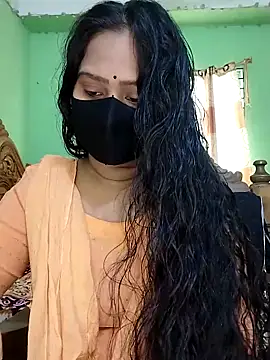 Snapshot of Idhika_Paul chatting on 03.04.25 Idhika Paul online show from 03.04.25