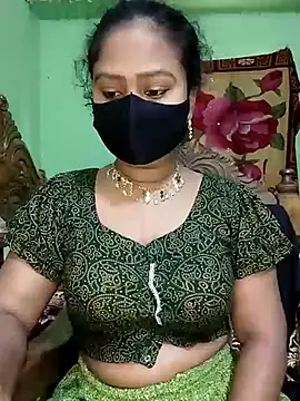 Snapshot of Idhika_Paul chatting on 03.08.25 Idhika Paul online show from 03.08.25