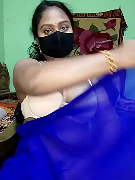 Snapshot of Idhika_Paul chatting on 03.08.25 Idhika Paul online show from 03.08.25