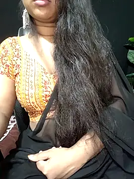 Snapshot of Idhika_Paul chatting on 10.04.25 Idhika Paul online show from 10.04.25