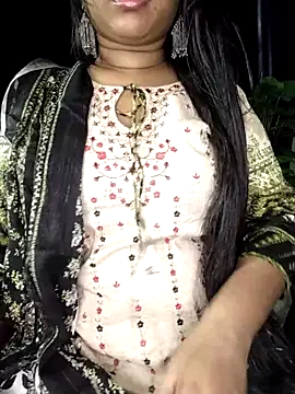 Snapshot of Idhika_Paul chatting on 10.06.25 Idhika Paul online show from 10.06.25