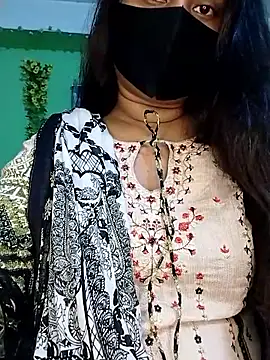 Snapshot of Idhika_Paul chatting on 10.07.25 Idhika Paul online show from 10.07.25