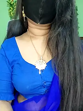 Snapshot of Idhika_Paul chatting on 10.11.25 Idhika Paul online show from 10.11.25