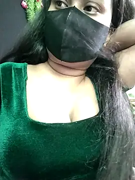 Snapshot of Idhika_Paul chatting on 10.31.25 Idhika Paul online show from 10.31.25