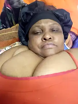 Snapshot of HOTSUGARX5 chatting on 01.13.25 HOTSUGARX5 online show from 01.13.25