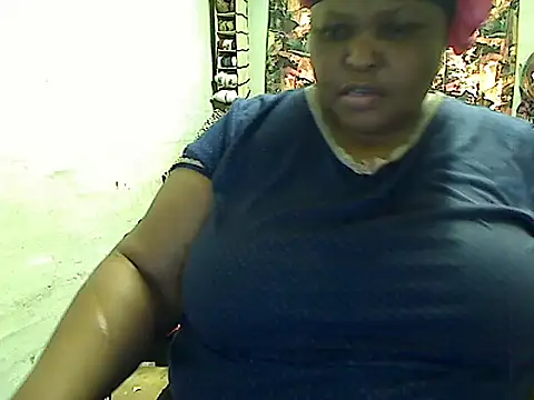 Snapshot of HOTSUGARX5 chatting on 10.24.25 HOTSUGARX5 online show from 10.24.25