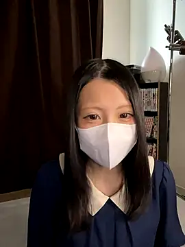 Snapshot of tsumugi_h chatting on 10.23.25 tsumugi h online show from 10.23.25