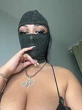 Snapshot of kamila_french chatting on 03.20.25 kamila french online show from 03.20.25