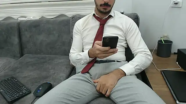 Snapshot of Naughtb0y chatting on 12.19.24 Naughtb0y online show from 12.19.24
