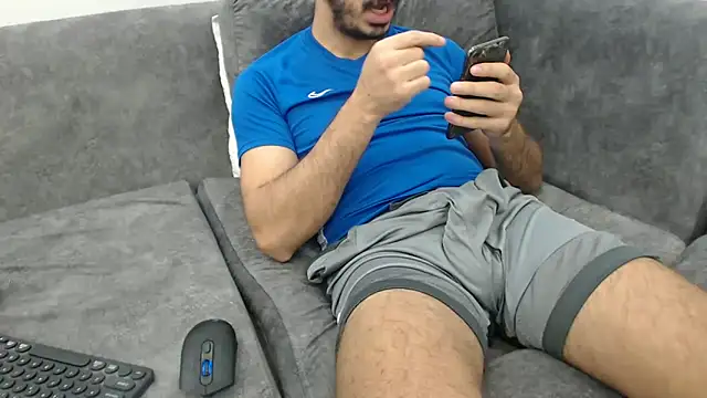 Snapshot of Naughtb0y chatting on 01.04.25 Naughtb0y online show from 01.04.25