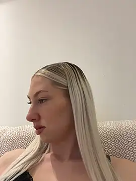 LuisaBecker online show from 03.10.25