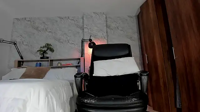 Snapshot of bruno_woods chatting on 10.11.25 bruno woods online show from 10.11.25