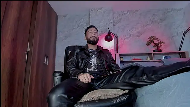 Snapshot of bruno_woods chatting on 10.28.25 bruno woods online show from 10.28.25