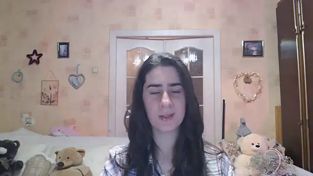 Snapshot of INELIKA chatting on 11.25.25 INELIKA online show from 11.25.25