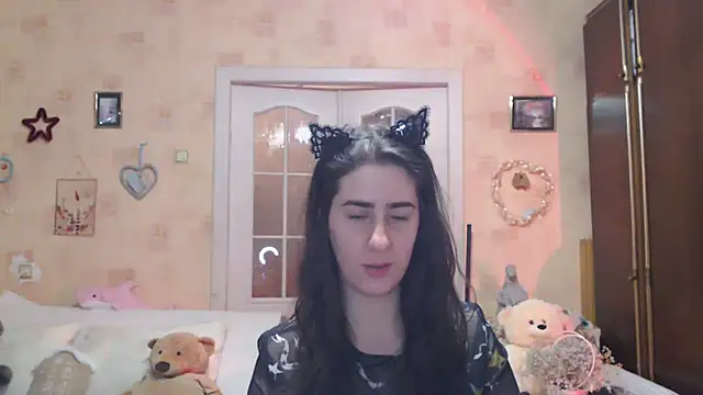 Snapshot of INELIKA chatting on 11.26.25 INELIKA online show from 11.26.25