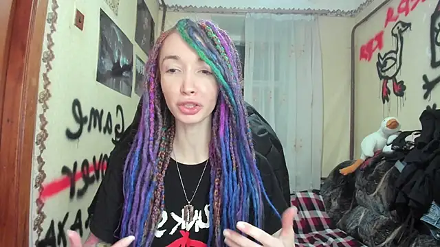 Snapshot of Roxy_Silver chatting on 12.20.24 Roxy Silver online show from 12.20.24
