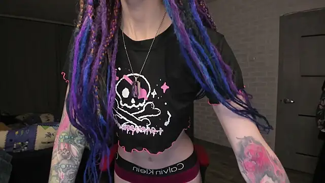 Snapshot of Roxy_Silver chatting on 12.27.24 Roxy Silver online show from 12.27.24