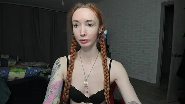 Snapshot of Roxy_Silver chatting on 03.04.25 Roxy Silver online show from 03.04.25