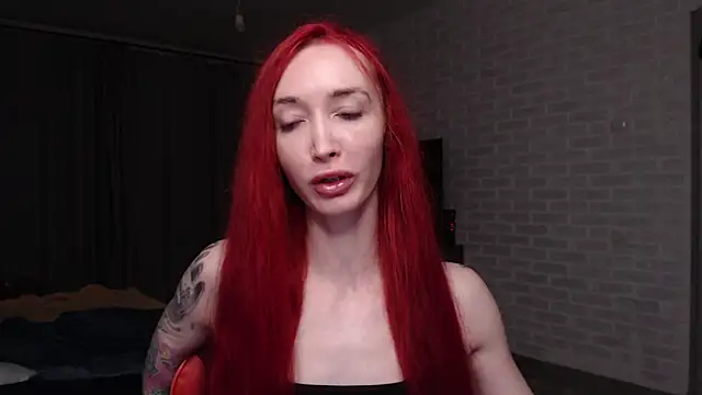Snapshot of Roxy_Silver chatting on 06.12.26 Roxy Silver online show from 06.12.26