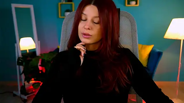 Snapshot of NicoleMun chatting on 10.26.25 NicoleMun online show from 10.26.25