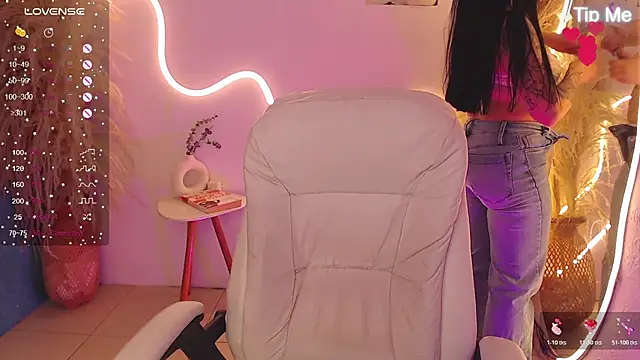 Snapshot of ViolettaHotLatin_ chatting on 04.08.26 ViolettaHotLatin online show from 04.08.26