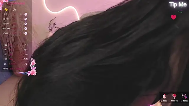 Snapshot of ViolettaHotLatin_ chatting on 04.17.26 ViolettaHotLatin online show from 04.17.26