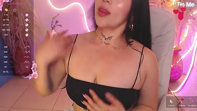 Snapshot of ViolettaHotLatin_ chatting on 06.01.26 ViolettaHotLatin online show from 06.01.26