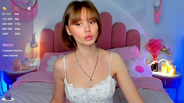 Snapshot of MaryLew chatting on 10.18.25 MaryLew online show from 10.18.25