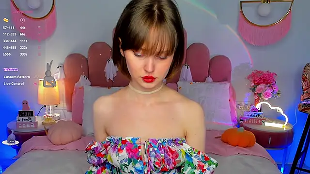 Snapshot of MaryLew chatting on 10.31.25 MaryLew online show from 10.31.25