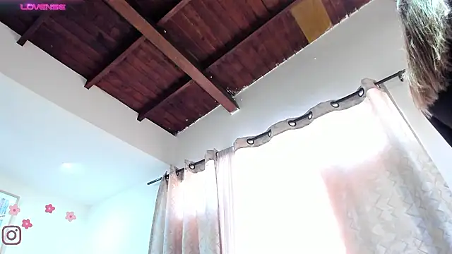 Snapshot of _AlejaCruz_ chatting on 02.26.26 AlejaCruz online show from 02.26.26